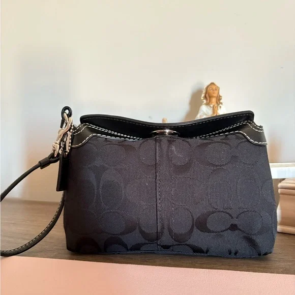 Vintage Y2K mini black Coach with Turlock hardware - Picture 3 of 7